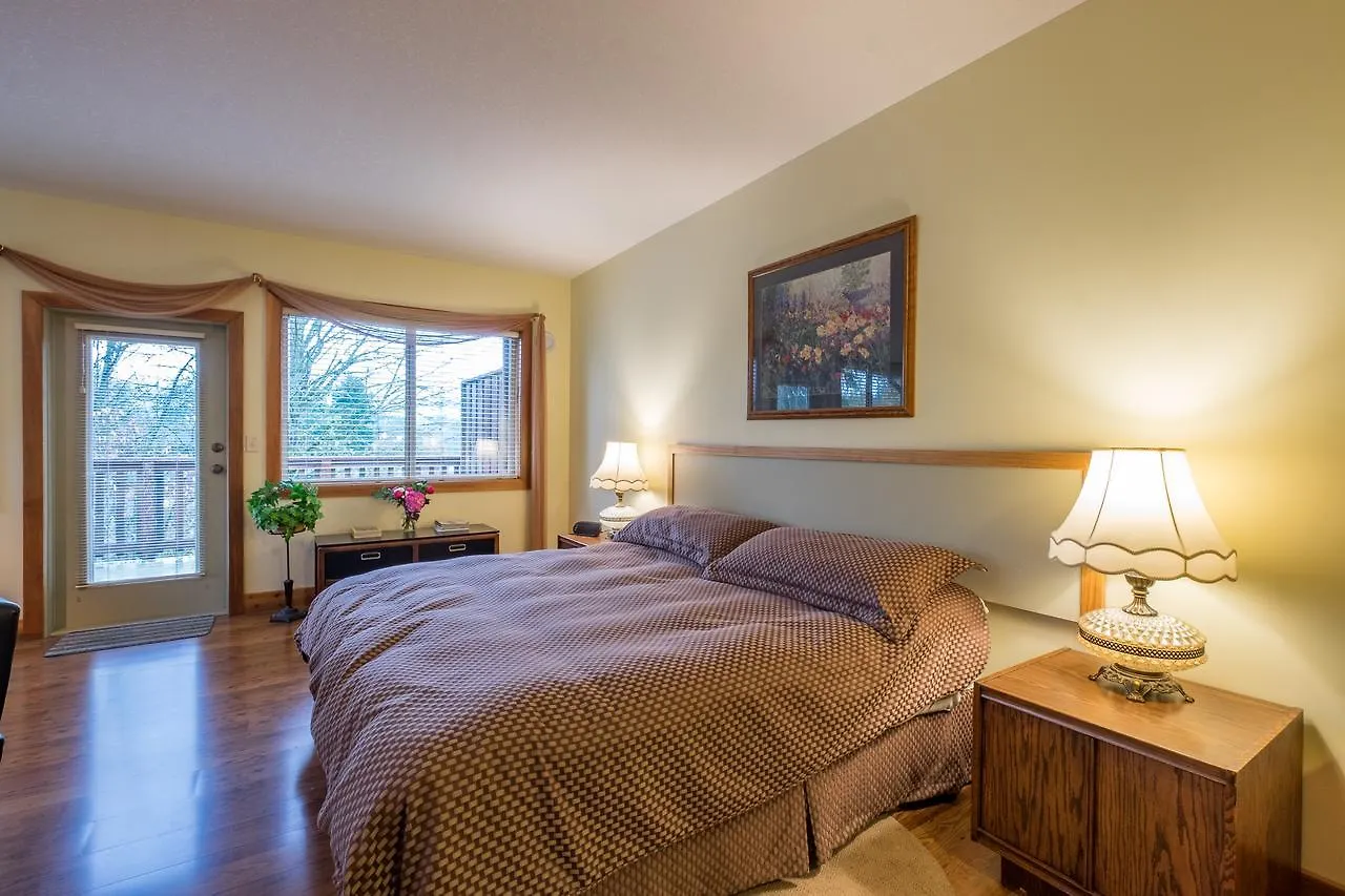 Kiwi Cove Lodge Ladysmith Canada